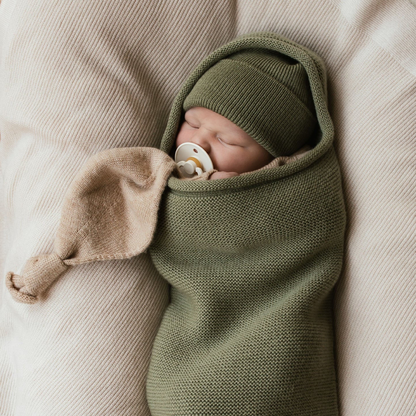 Hvid Beanie Fonzie Newborn Artichoke