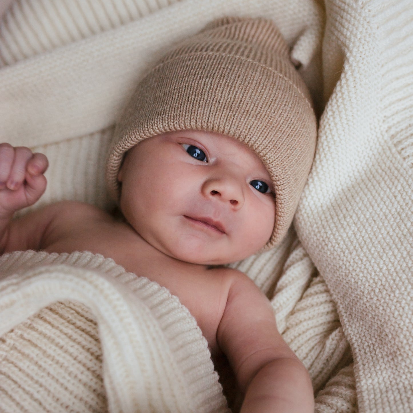 Hvid Beanie Fonzie Newborn Sand