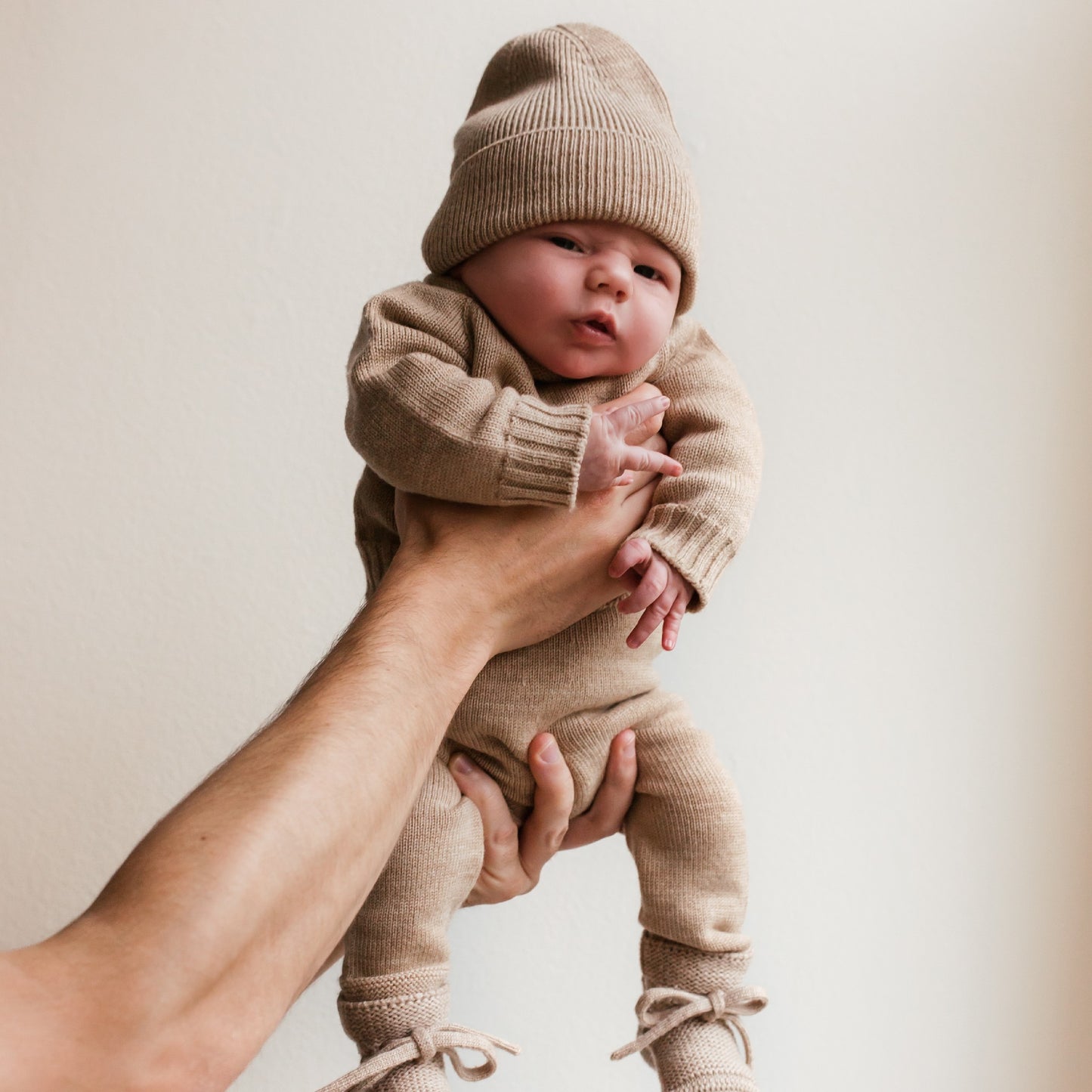 Hvid Beanie Fonzie Newborn Sand