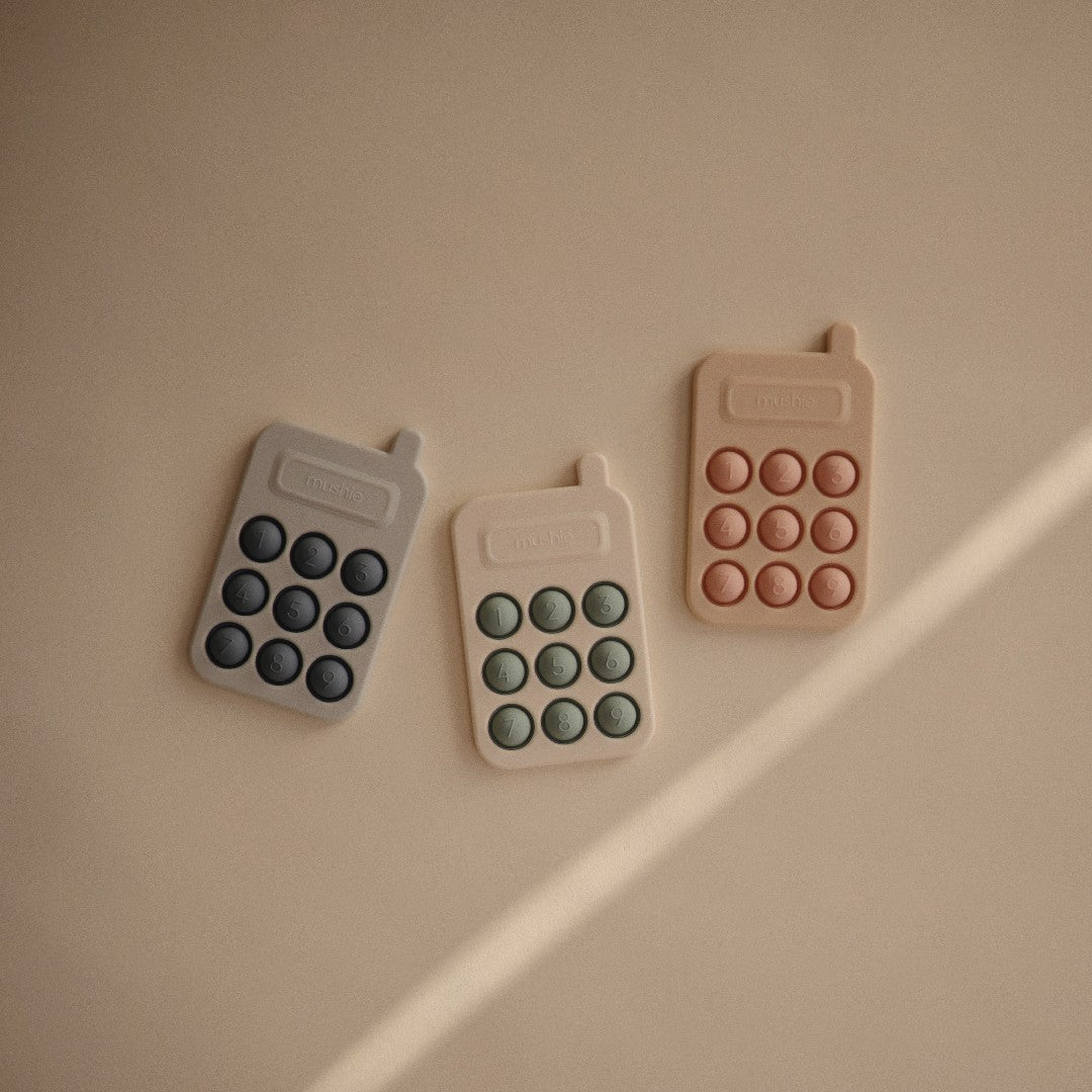Mushie Telefoon Press Toy