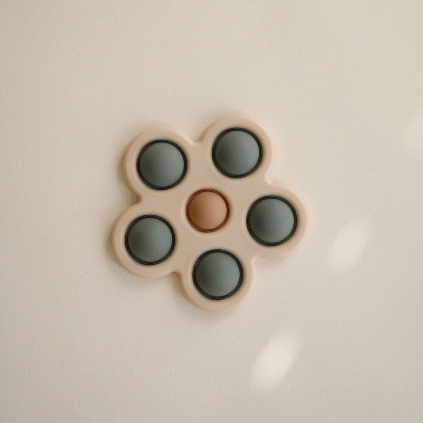 Mushie Flower Press Toy Dried Thyme Sand