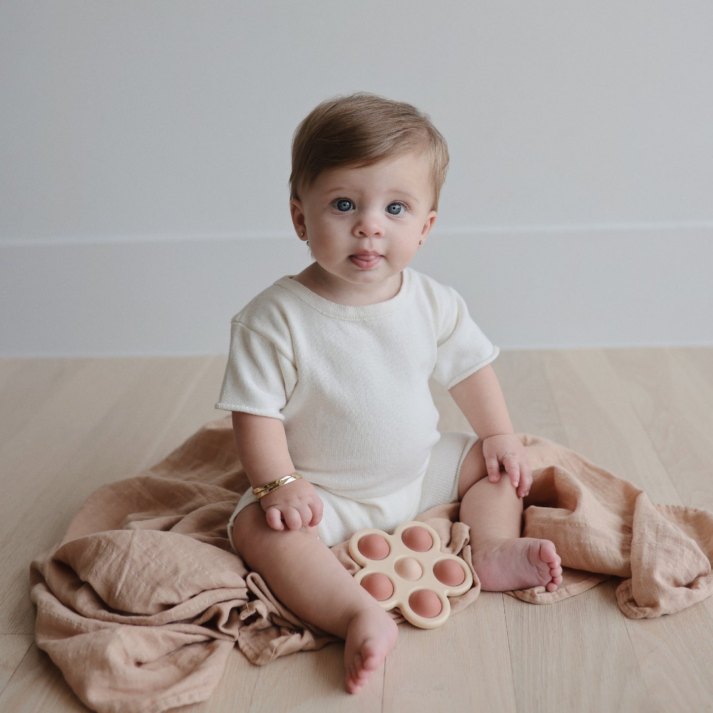 Mushie Flower Press Toy Rose Blush Shifting Sand