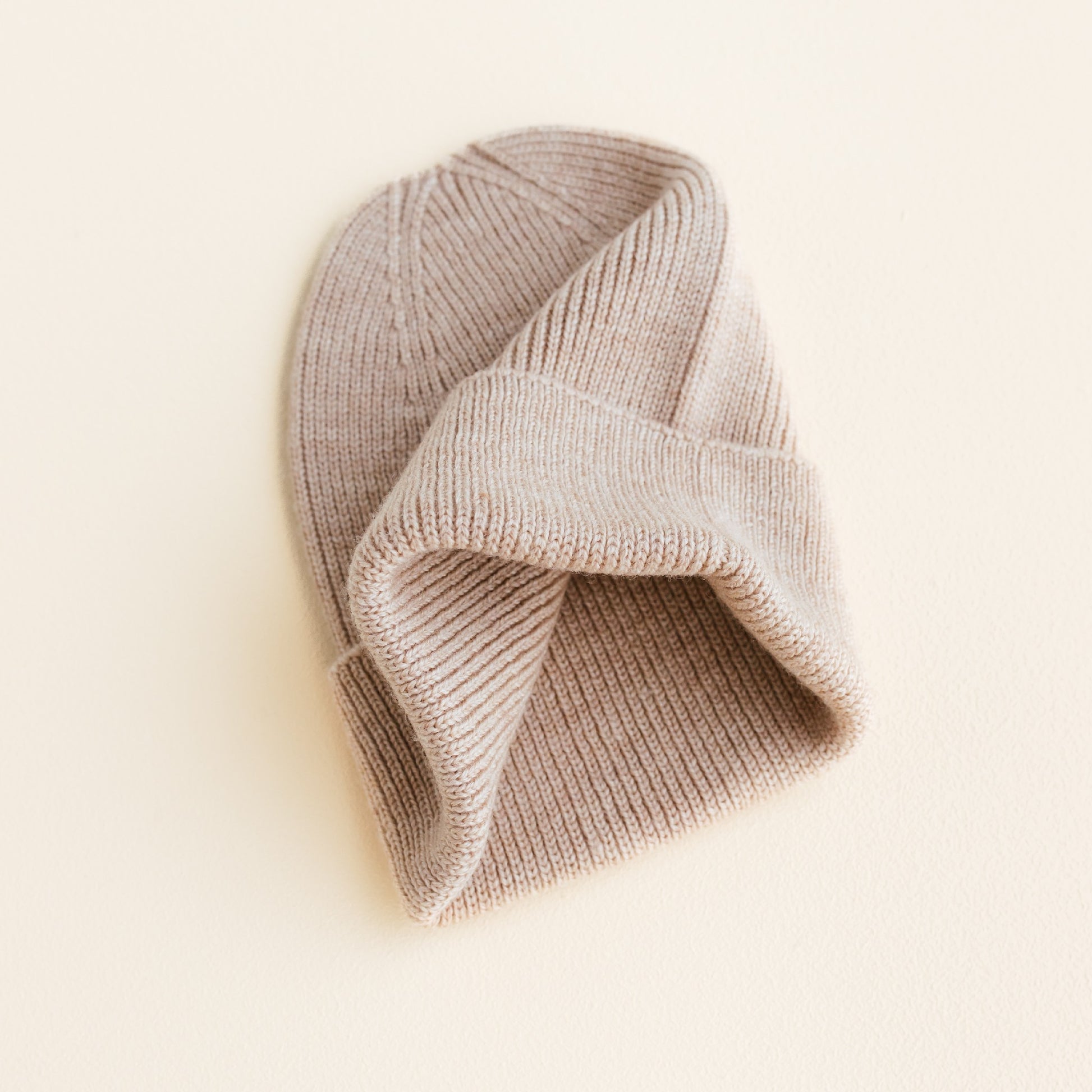 Hvid Beanie Fonzie Newborn Sand