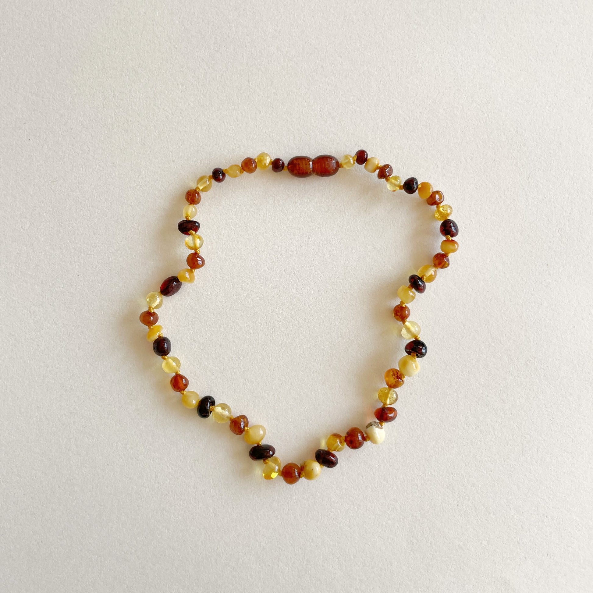 Ketting van geel - oranje barnsteen / amber, geknoopt - wwwnl Ketting van geel - oranje barnsteen / amber, geknoopt - wwwnl