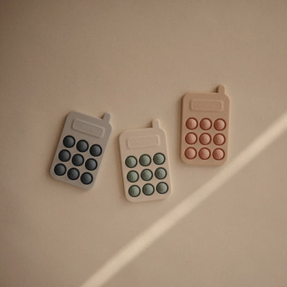 Mushie Telefoon Press Toy