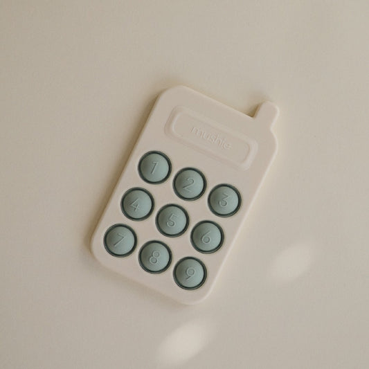 Mushie Telefoon Press Toy Cambridge Blue
