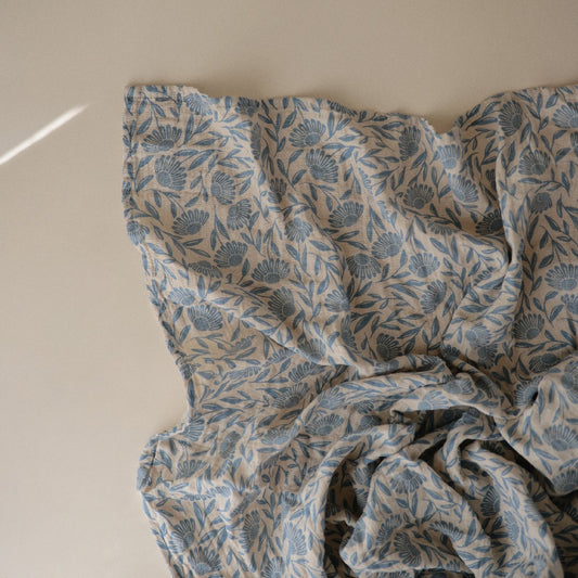 Mushie Swaddle Blue Flowers 120x120cm